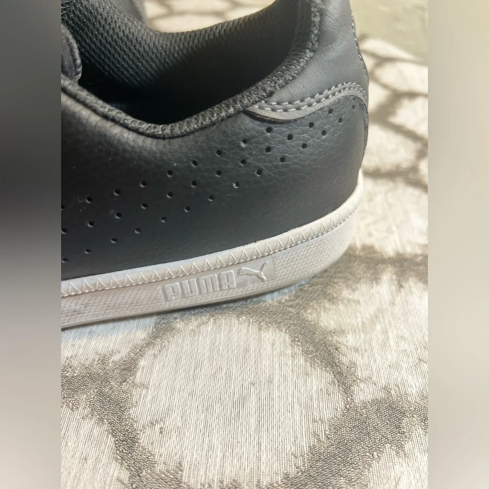 Puma Black Sneakers, classic women’s everyday sneaker. Pre-worn 2 times, great!
